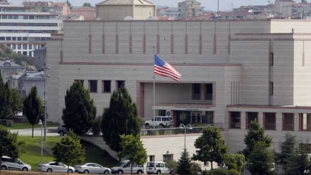 الولايات المتحدة تبدأ إجلاء عائلات دبلوماسييها من إسطنبول لأسباب أمنية