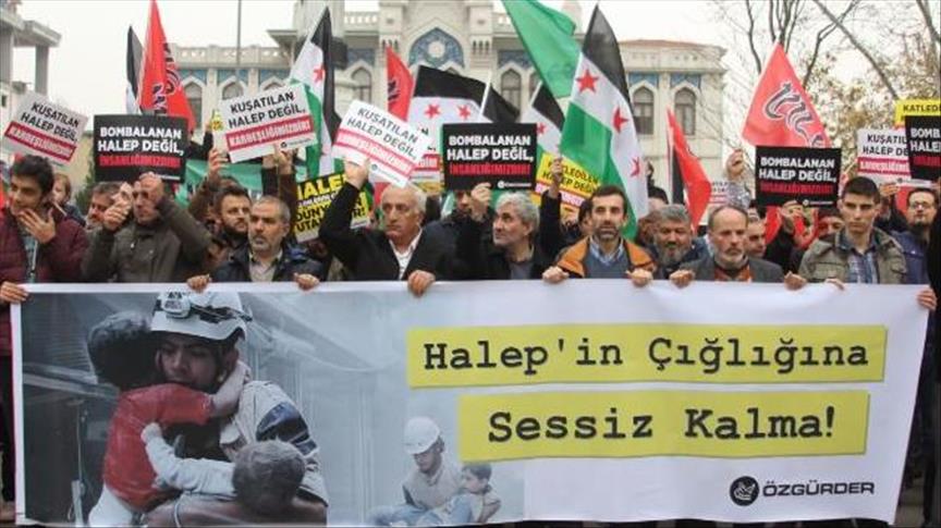 وقفة تضامنية في إسطنبول مع سكان حلب المحاصرين