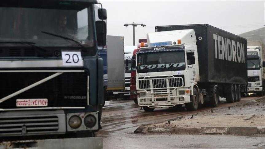 تركيا ترسل 17 شاحنة محملة بالدقيق إلى سوريا
