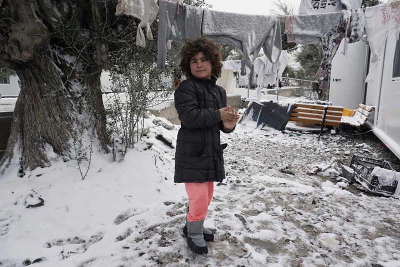 الإتحاد الأوروبي يحذر من “كارثة إنسانية” على اللاجئين في اليونان لهذه الأسباب