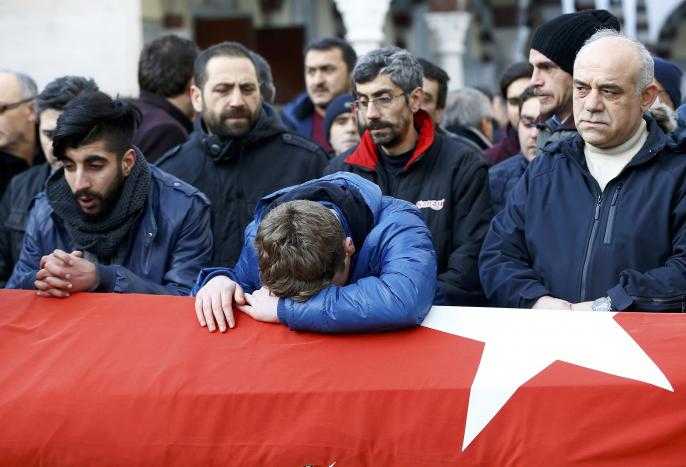 عزاء على أحد ضحايا نادي «رينا» في إسطنبول