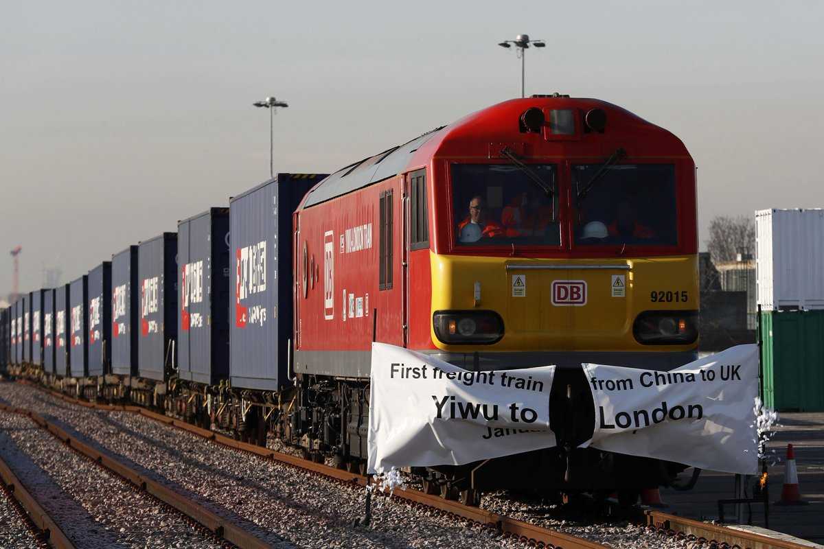 أول قطار تجاري صيني يصل الأراضي البريطانية