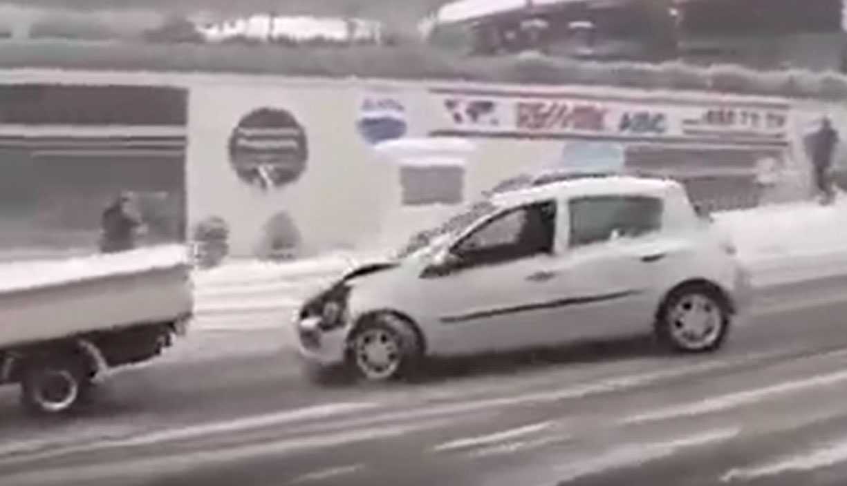 عاجل: بالفيديو تصادم عشرات السيارات على الطريق السريع في إسطنبول