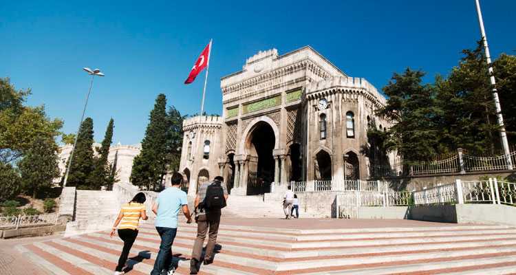 جامعة إسطنبول التركية توفر منحا للطلاب الأجانب في 5 قارات حول العالم