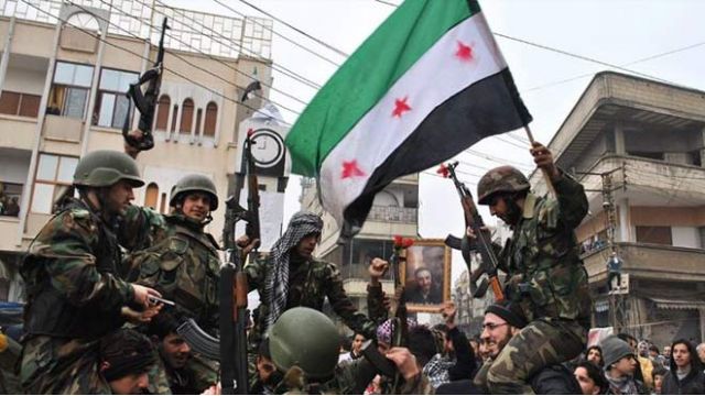 ‏عاجل| الجيش السوري الحر يسيطر على تلال استراتيجية في مدينة الباب شمال سوريا