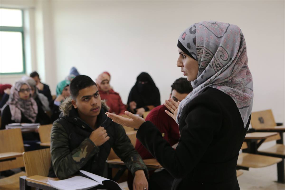 شباب سوريين يلتحقون ببرامج تدريبية للمساعدة في إعالة أنفسهم وأسرهم