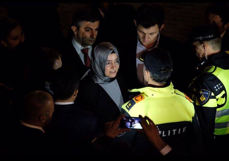 على خلفية ممارسات هولندا العنصرية.. وزيرة الأسرة التركية تغادر ألمانيا متوجهة إلى إسطنبول 