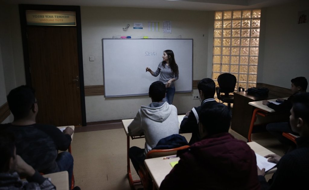 جمعية “ألفة” للتعليم والتضامن، تحوّل إحدى مبانيها إلى مدرسة للسوريين