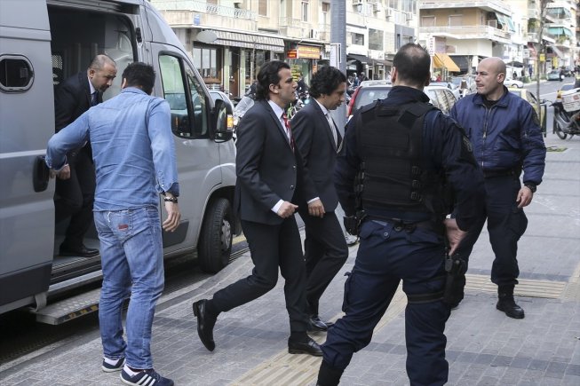 اليونان تعتزم إعادة النظر في تسليم الانقلابيين الأتراك إلى أنقرة