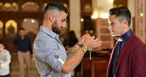 شابين مثليين يتزوجان في كنيسة في مدينة دمشق