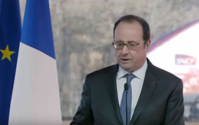شرطي فرنسي يفتح النار بالخطأ خلال خطاب الرئيس أولاند