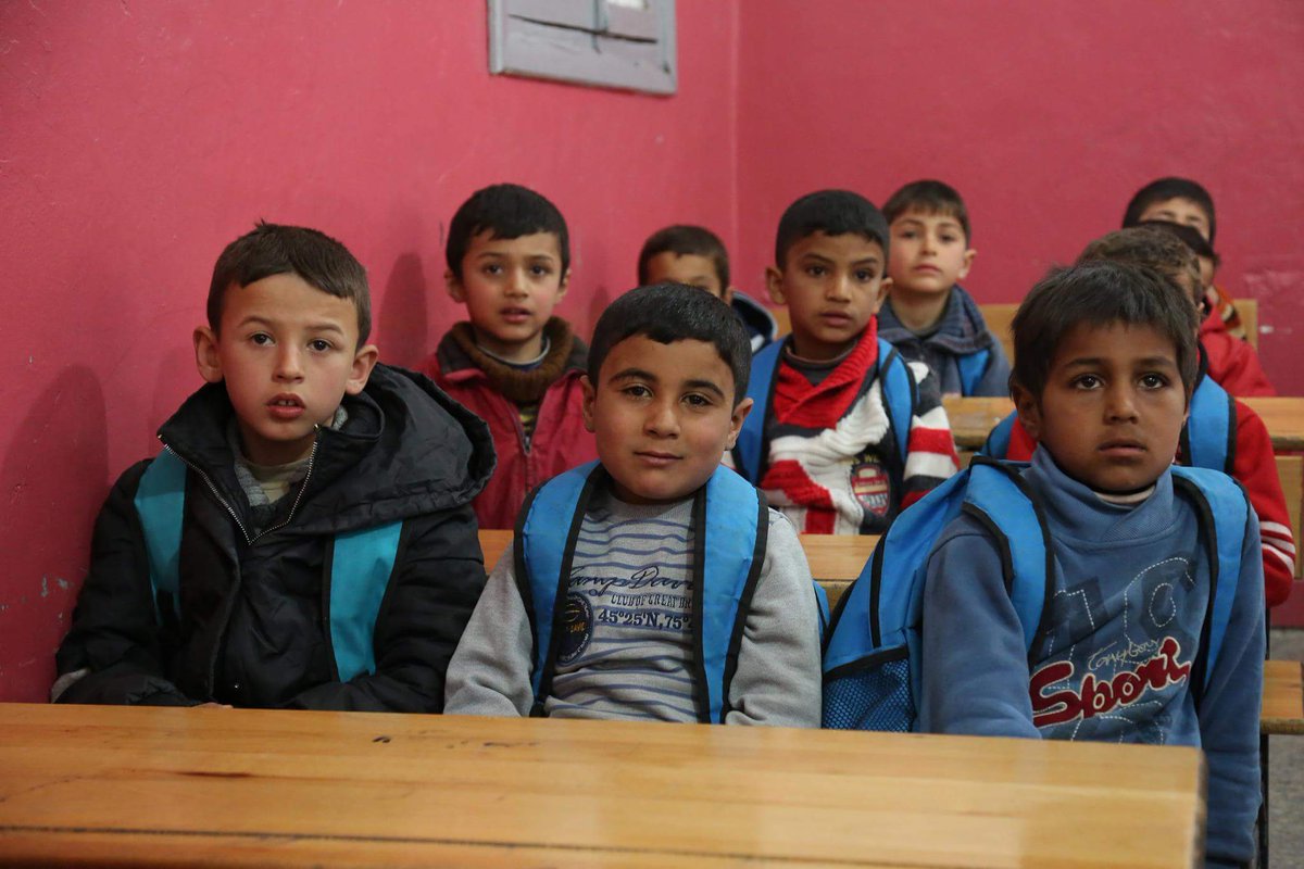 حقائب مدرسية لطلاب حلب من “يونس أمرة” التركي