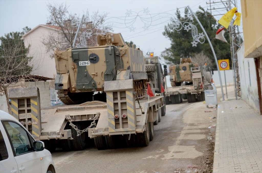 الجيش التركي يرسل تعزيزات عسكرية إلى الحدود مع سوريا
