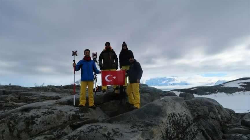 رئيسة بعثة الفريق التركي إلى القطب الجنوبي أنتاركتيكا