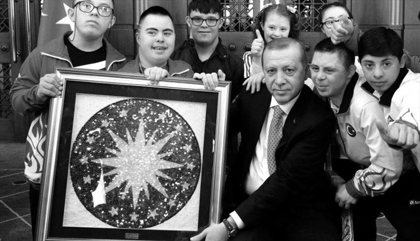 أردوغان يستضيف في المجمع الرئاسي أطفالًا مصابين بـ"متلازمة داون"
