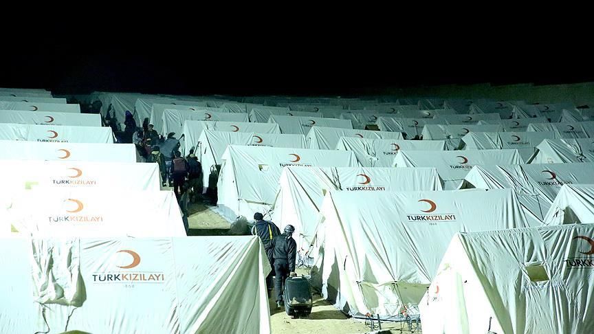 خيم للاجئين السوريين نصبتها الهلال الاحمر التركي
