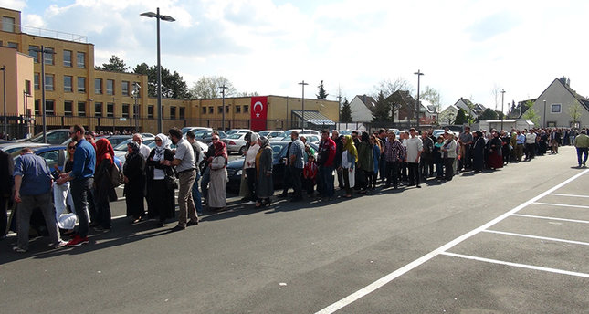 الأتراك في ألمانيا يبدأون على التصويت في استفتاء التعديلات الدستورية