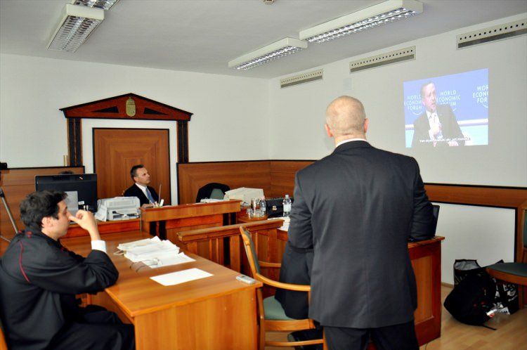 عمدة مدينة مجرية يعرض أمام المحكمة فديو لأردوغان دفاعا عن وجهة نظره
