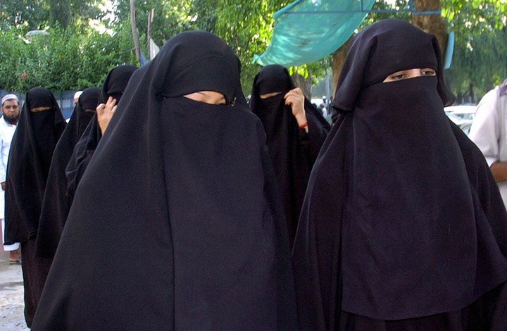 دولة عربية تحظر ارتداء النقاب في مؤسسات الدولة
