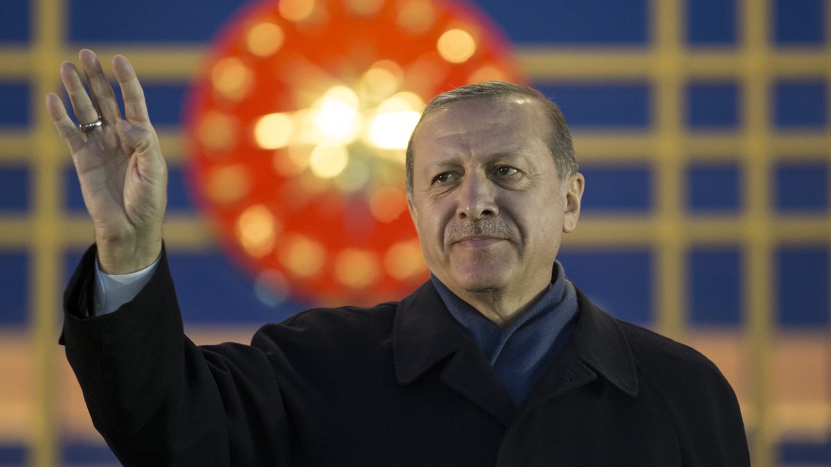 أردوغان يعرب عن أسفه لنصب تمثال له