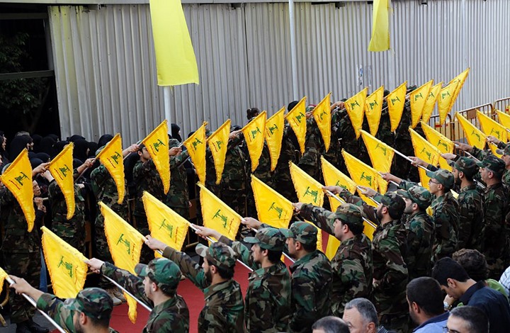 صحيفة تكشف عن قرار جديد لـ “حزب الله” بشأن عناصره في سوريا