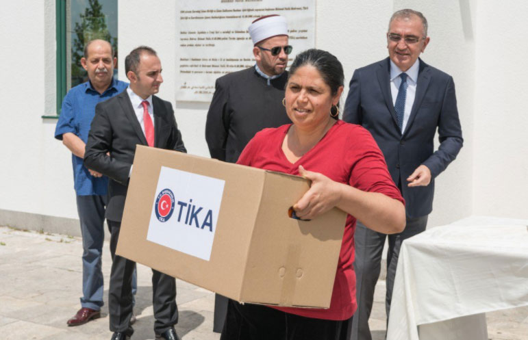 #تيكا التركية توزع طروداً غذائية على 150 أسرة في #الجبل_الأسود بمناسبة شهر #رمضان الكريم
