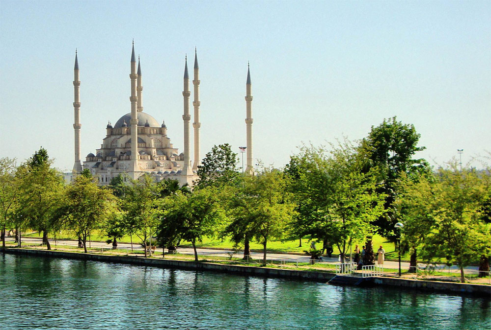 المسجد المركزي "سابانجي" (Sabanci Central Mosque) في مدينة أضنة التركية