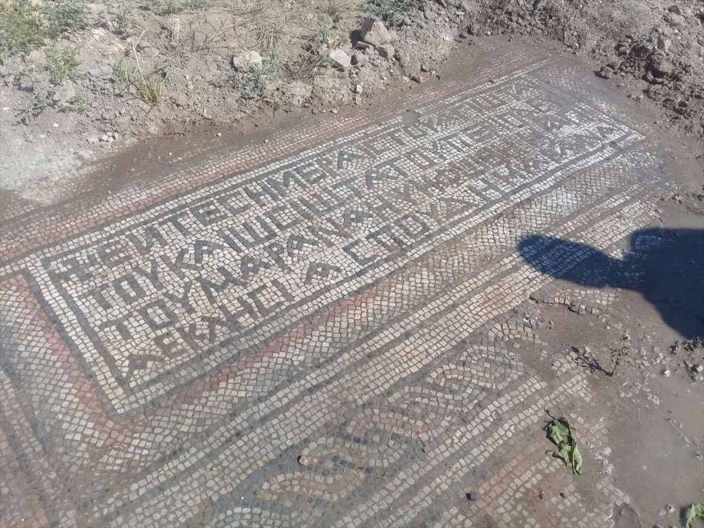مزارع تركي يعثر على "فسيفساء" عمرها ألف و500 عام 