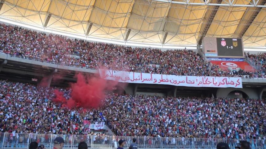 جمهور فريق كرة قدم تونسي يتضامن مع قطر ضد الحكام العرب