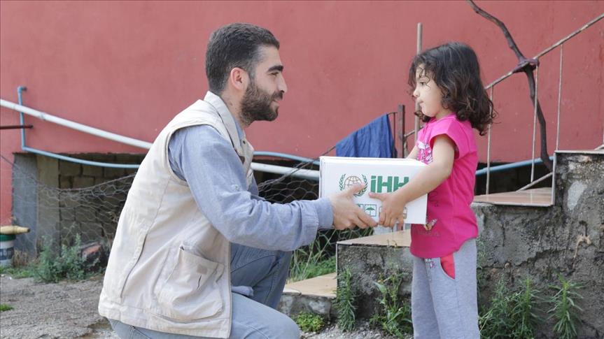 الإغاثة التركية توزع مساعدات على 10 آلاف طفل يتيم سوري