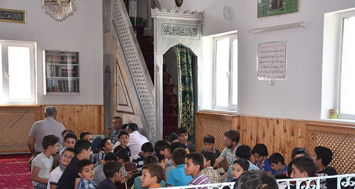 أطفال سوريون بتركيا يهدون "ختمة القرآن" لأرواح شهداء المحاولة الانقلابية الفاشلة 
