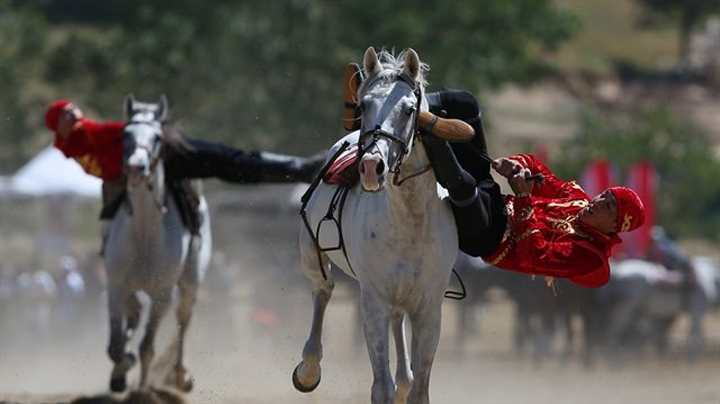 مهرجان”الرياضات الشعبية في العالم التركي” يتواصل في بورصة التركية