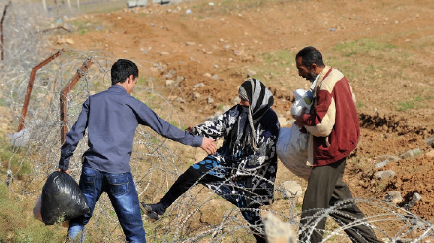 سوريون يتجاهلون التحذ يرات التركية ويكشفون طرق للعبور إلى تركيا (فيديو)