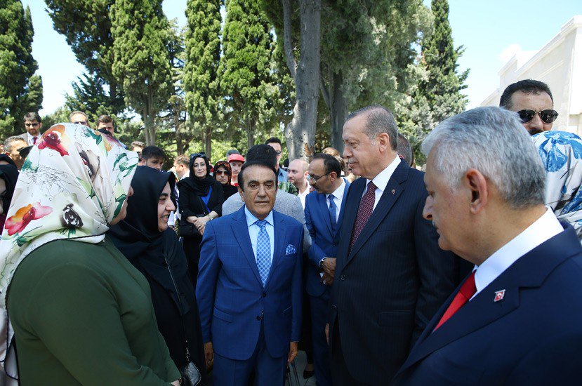 أردوغان ويلدرم يزوران مقبرة شهداء محاولة الانقلاب