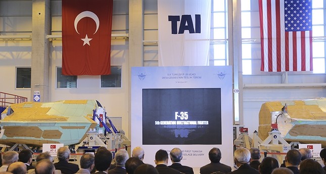 تركيا تسلم أجزاء من طائرة "إف-35" صنعتها شركة محلية 