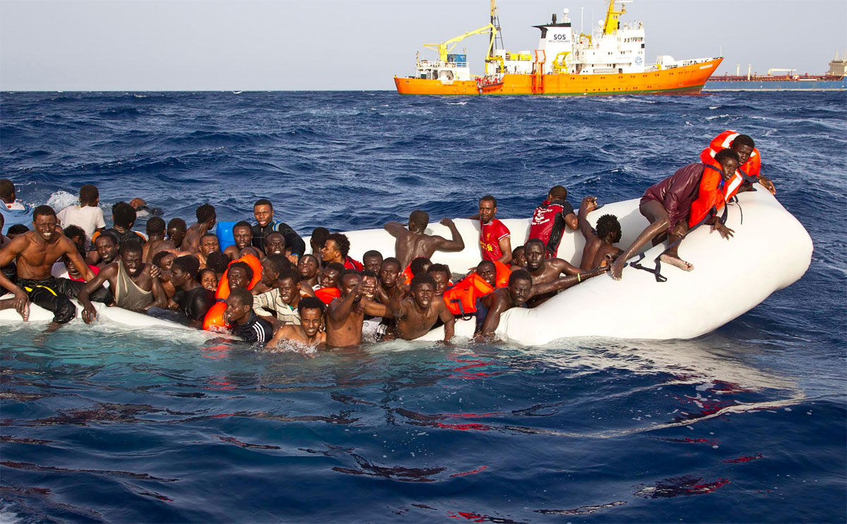 إيطاليا تطالب الدول الأوروبية بفتح موانئها أمام قوارب اللاجئين 