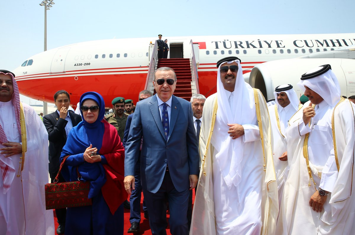 أردوغان يصل الدوحة في آخر محطة لجولته الخليجية