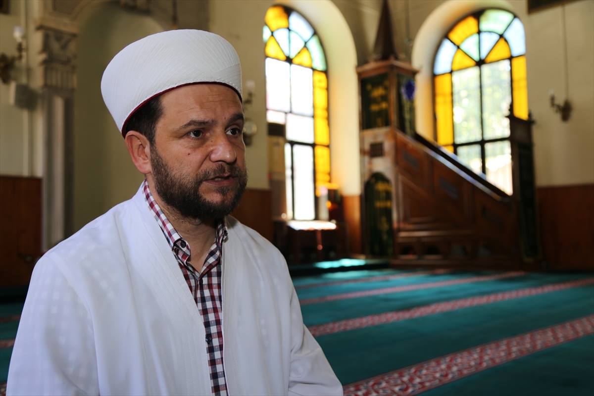 شاهد ماذا فعل هذا الإمام التركي بالمسجد الذي يديره