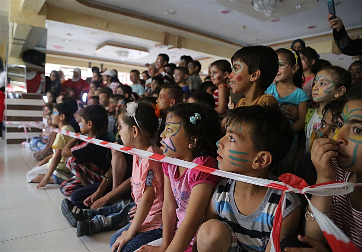 بالصور .. جمعية تركية تقيم فعالية ترفيهية للأطفال السوريين في مدينة هاتاي