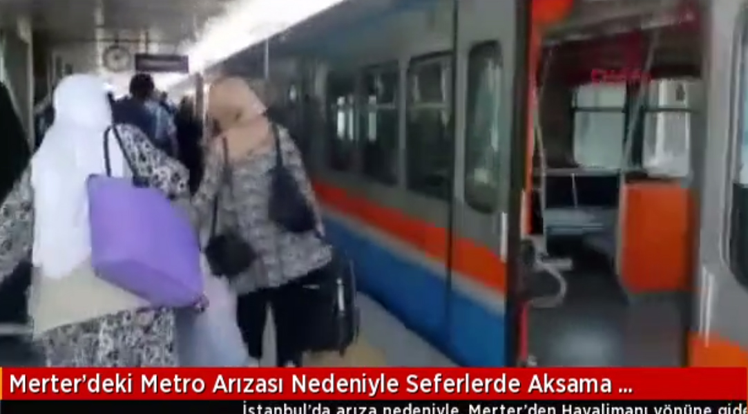 بالفيديو: تعطل خط الميترو الواصل إلى مطار أتاتورك