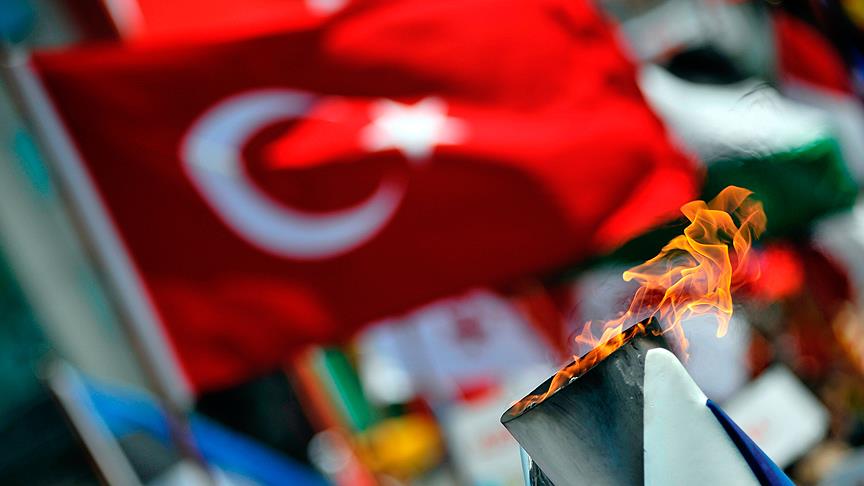 شعلة المونديال وعلم تركيا