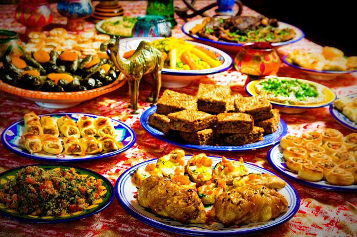 طاولة طعام تركية