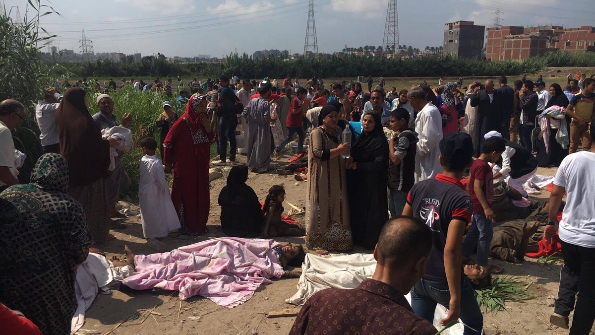 عشرات القتلى والجرحى في تصادم قطارين شمالي مصر