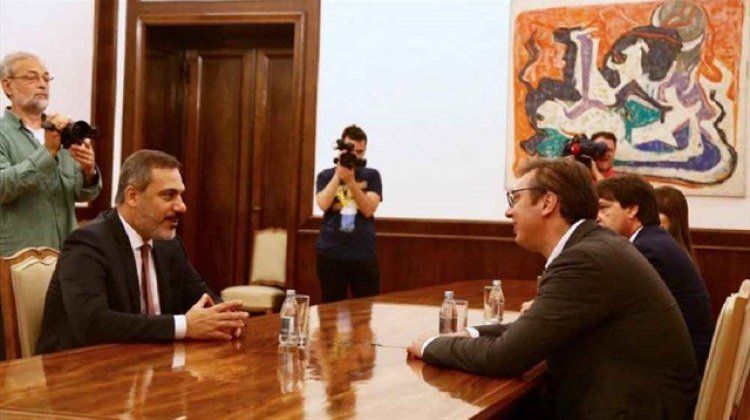 رئيس المخابرات التركية يلتقي الرئيس الصربي في بلغراد .. فما الذي دار في الكواليس