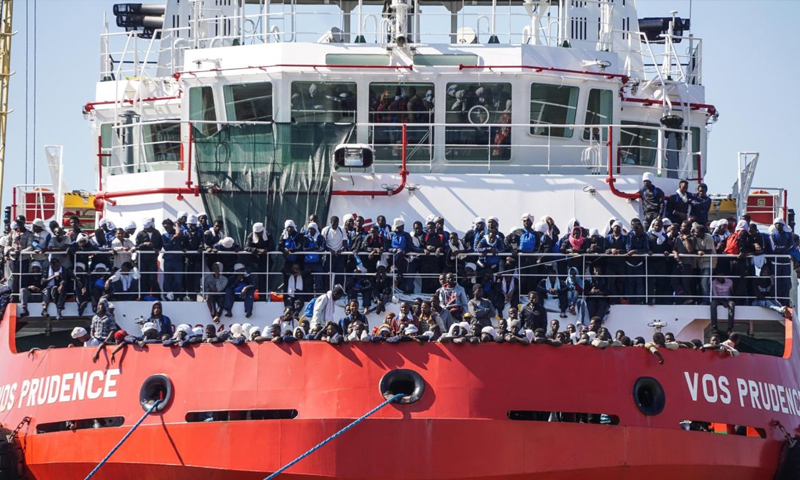 سفينة إنقاذ لاجئين