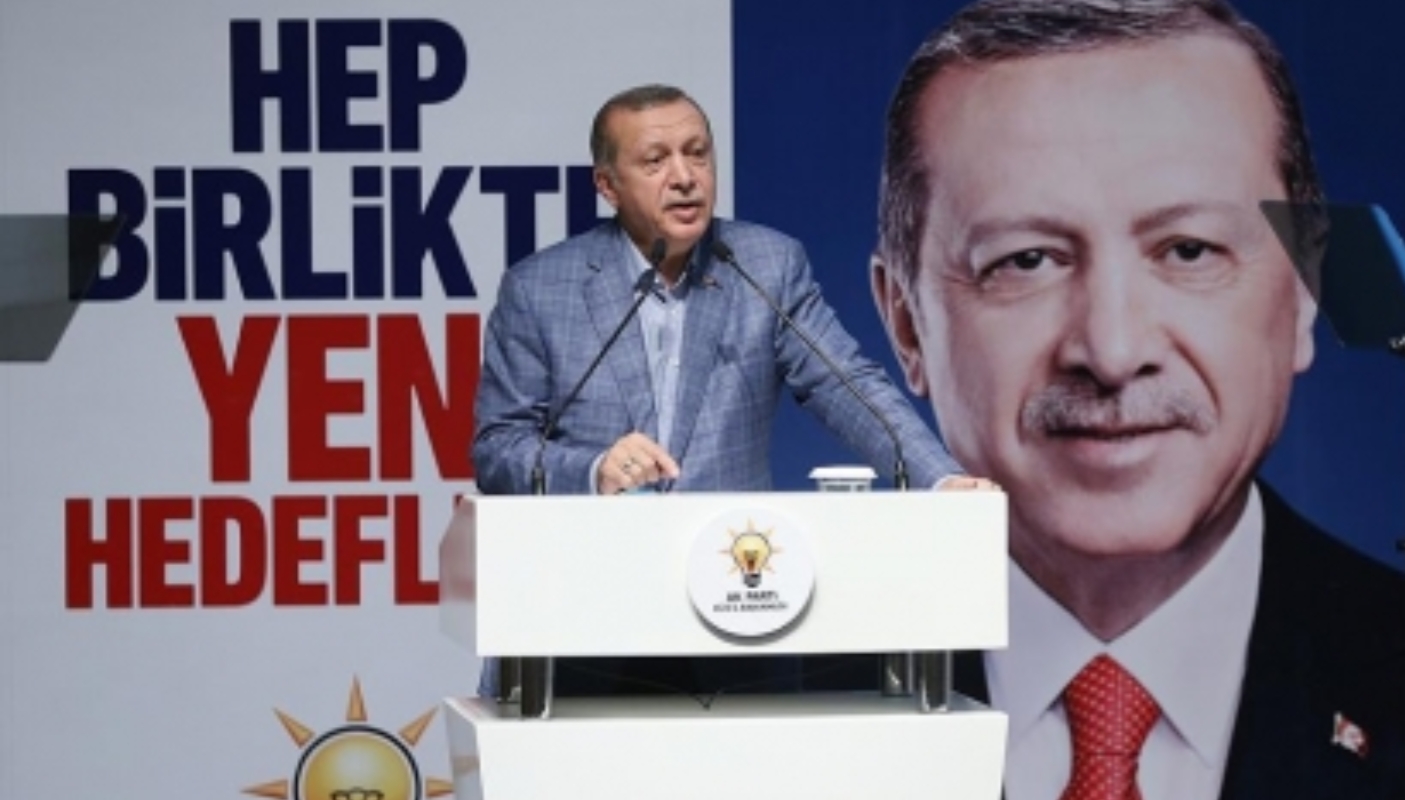أردوغان يؤكد ضرورة إجراء تغييرات شاملة في كوادر الحزب الحاكم