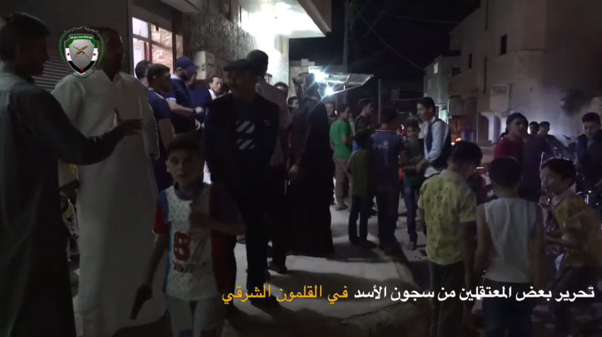 شاهد بالفيديو لحظة تحرير بعض المعتقلين من سجون الأسد في القلمون الشرقي