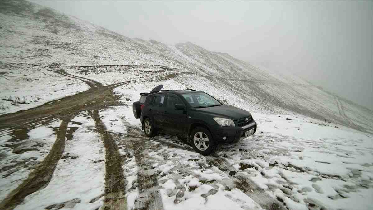 بالصور.. سقوط الثلوج للمرة الأولى هذا الموسم على جبال كاجكار في محافظة ريزة شمال تركيا