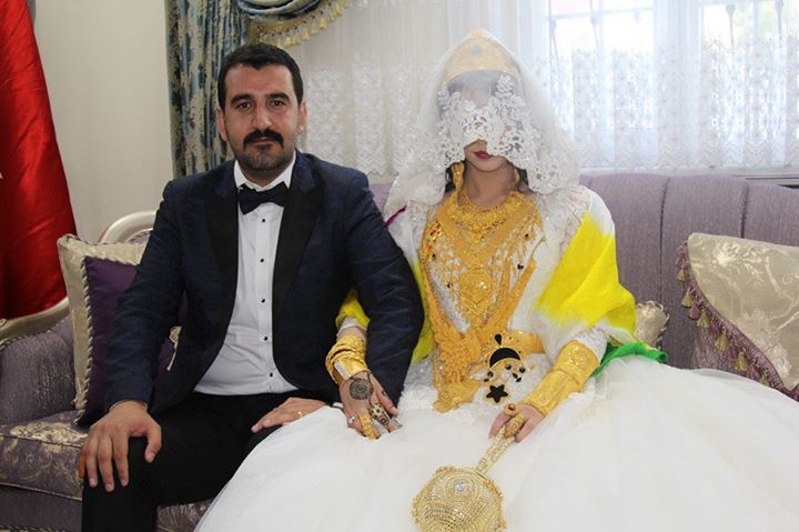 عروسان تركيان يحصلان على مليون ليرة و 15 كيلوجرام ذهب نقوط