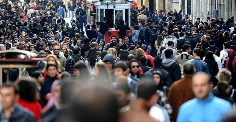 سكان إسطنبول في شارع الإستقلال